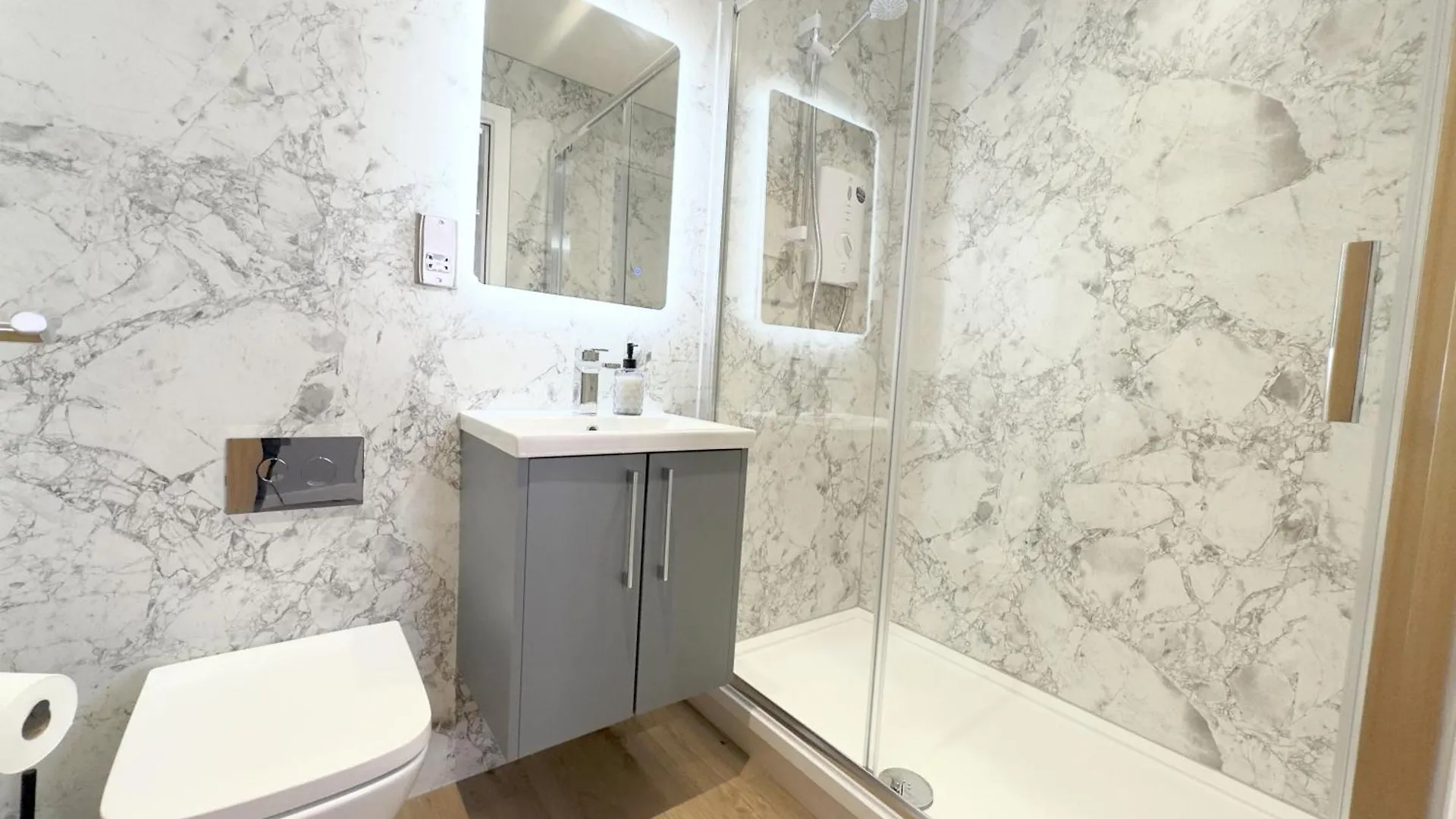 Harrogate House Apt 4 - Cheltenham Parade Loft